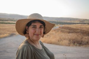 Read more about the article אבישג זנזורי